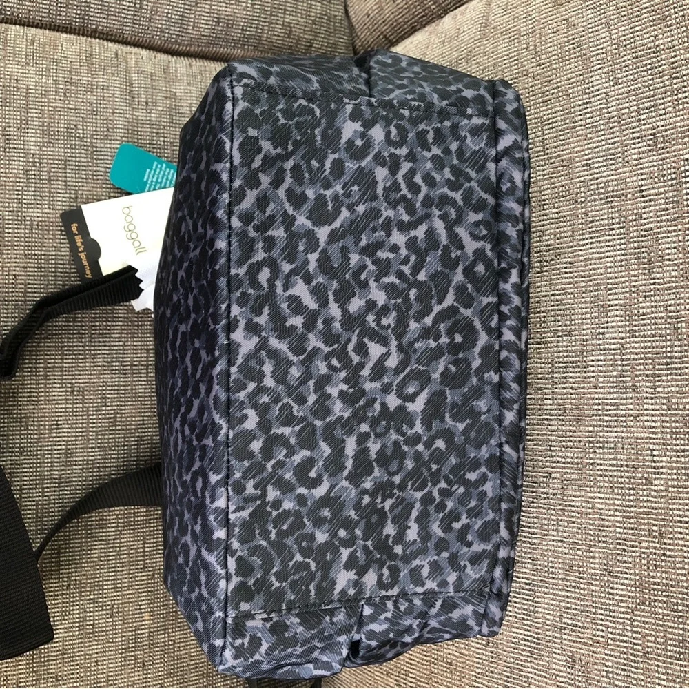 Baggallini compact yet